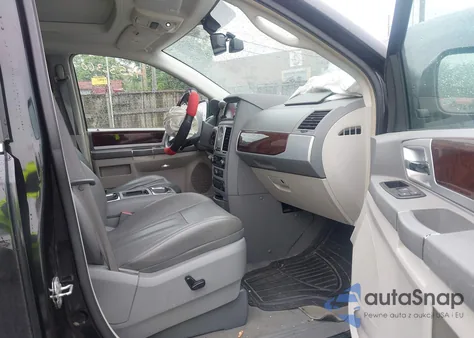 2010 Chrysler Town & Country Touring из США, поврежденный, VIN 2A4RR5DX9AR129437